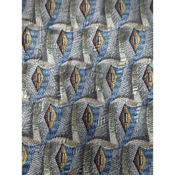 Preswick & Moore 100% Imported Silk Taupe/Gray Geometric Pattern Tie - Picture 6 of 8